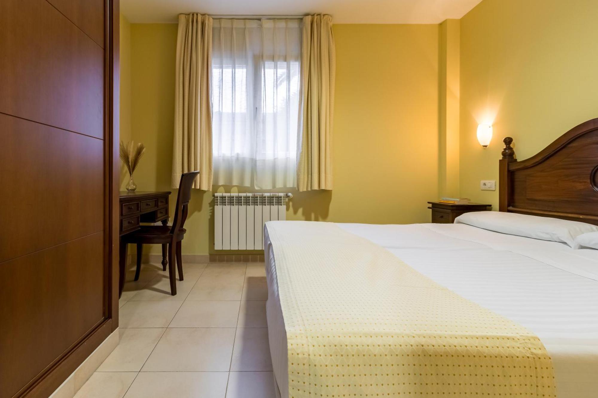 Apartamentos Silken Playa De Toro Лянес Екстериор снимка