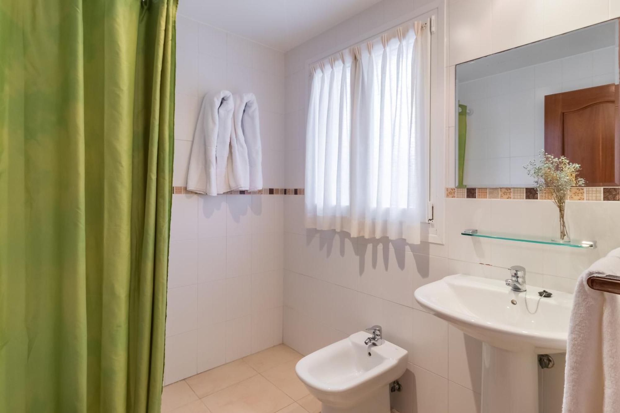 Apartamentos Silken Playa De Toro Лянес Екстериор снимка