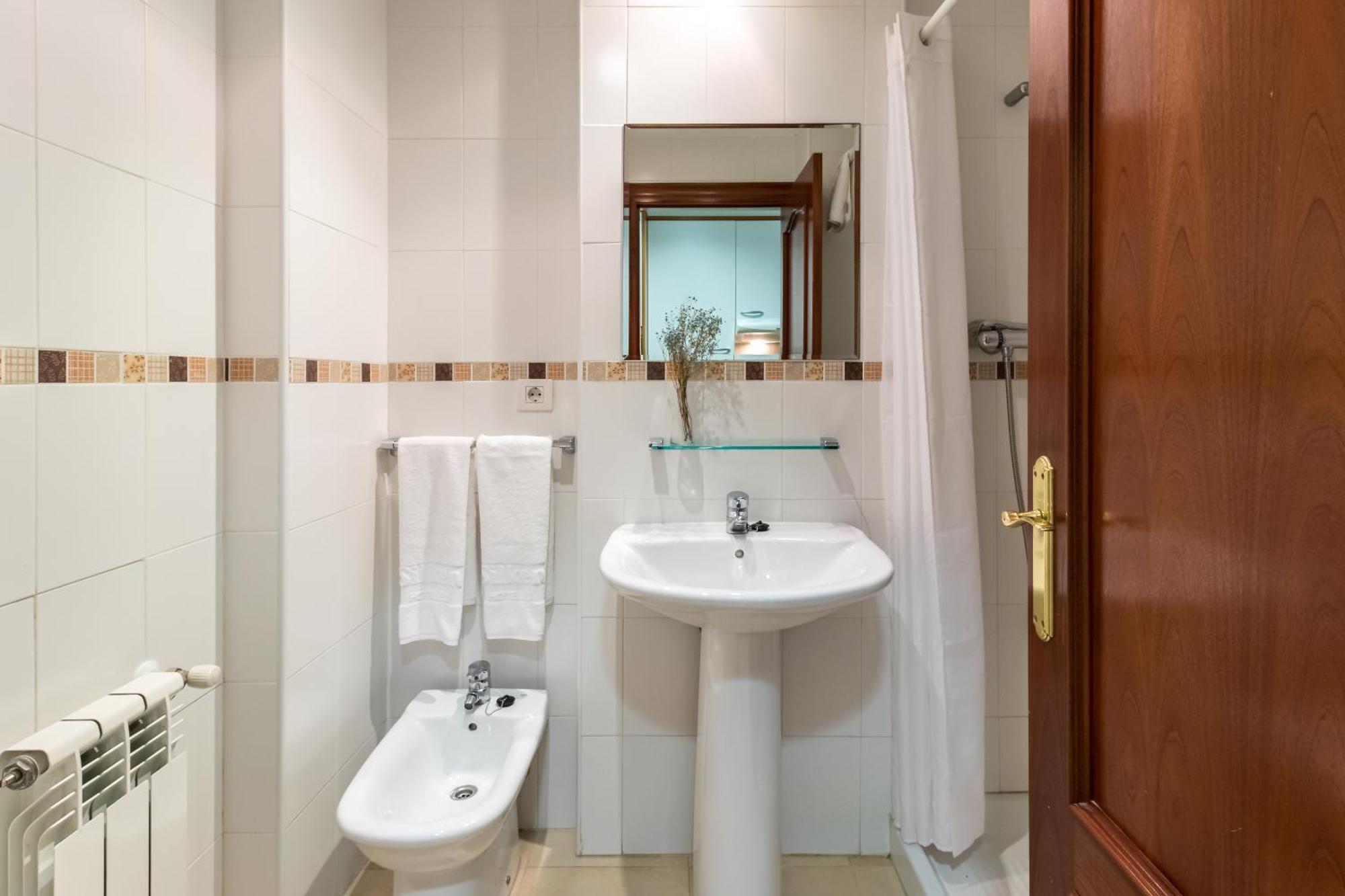 Apartamentos Silken Playa De Toro Лянес Екстериор снимка