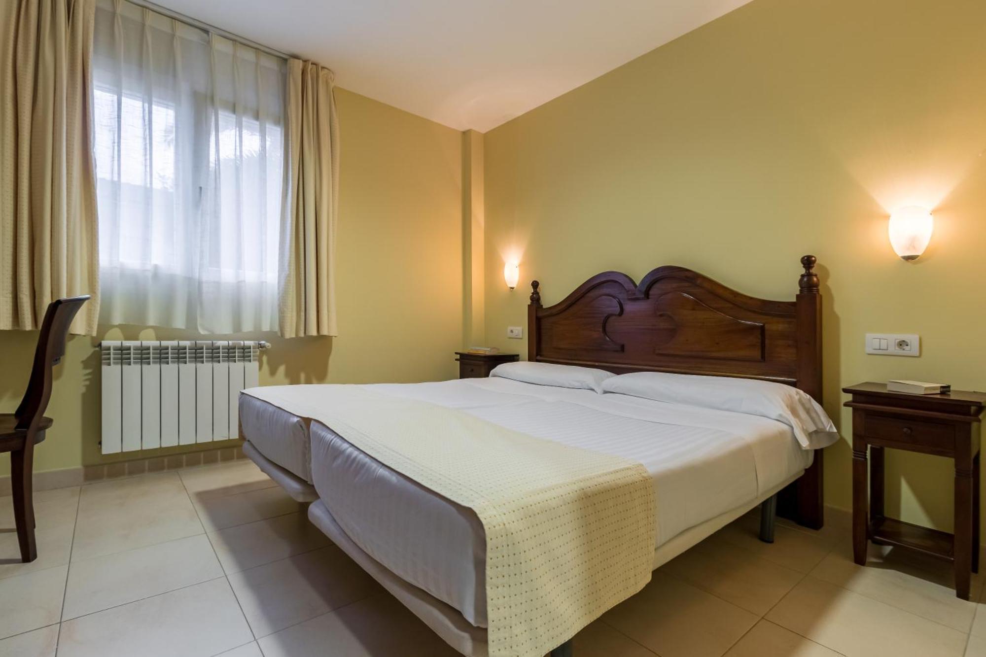 Apartamentos Silken Playa De Toro Лянес Екстериор снимка